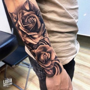 tatuaje_brazo_flores_logiabarcelona_javier_arcia